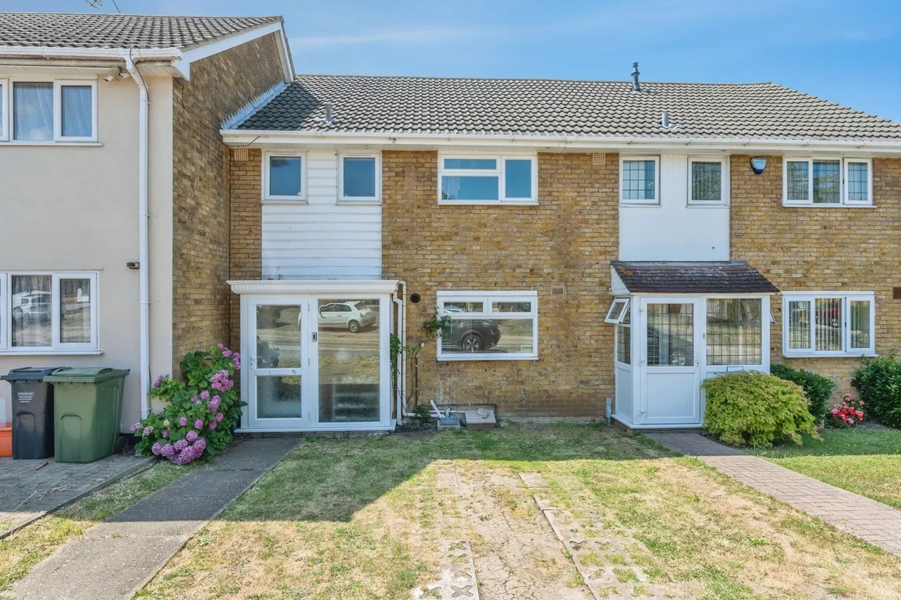 3 bed house for sale — The Upway, Basildon, Essex, SS14