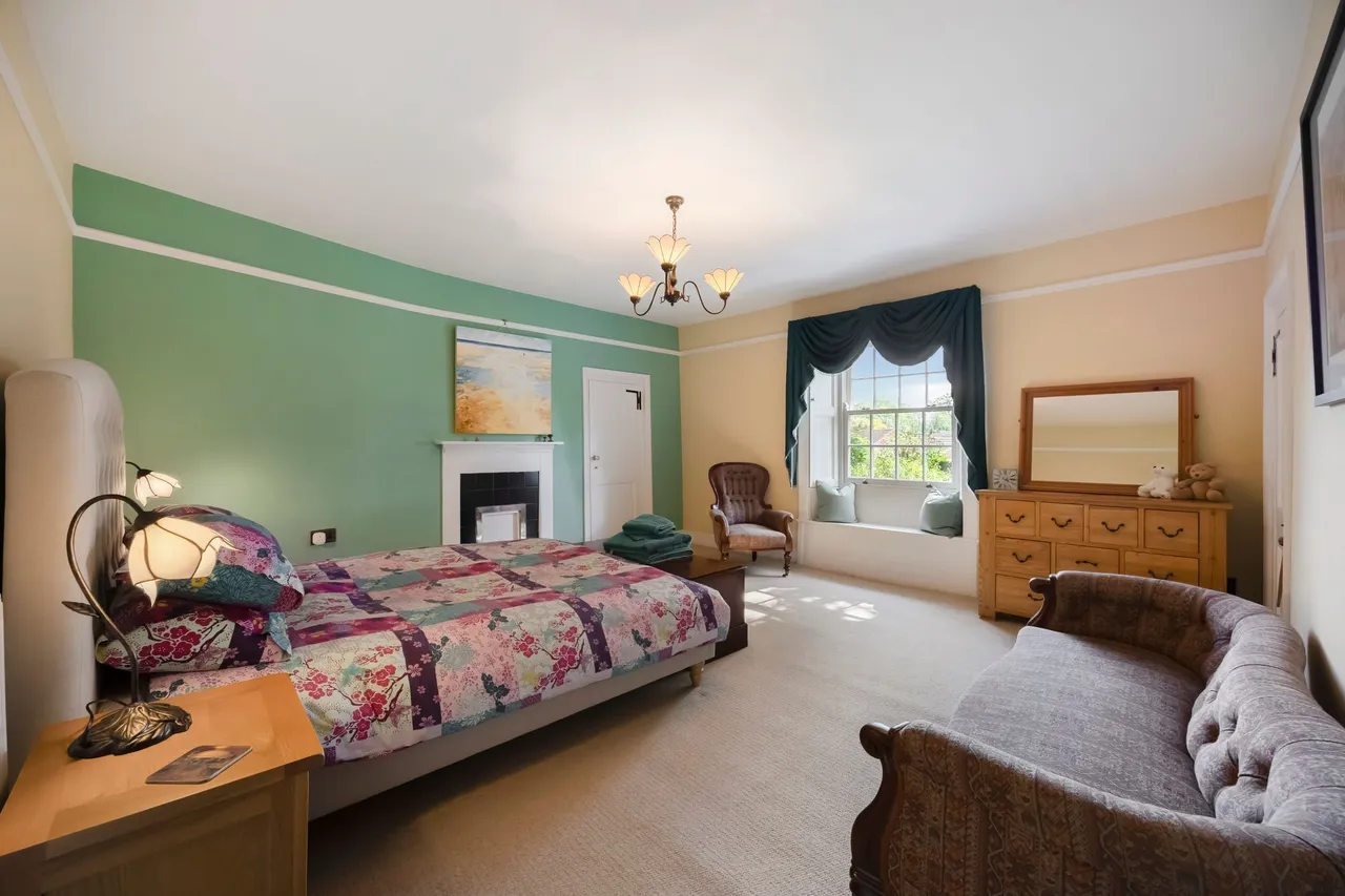 Characterful Family Home in the Centr, photo 17