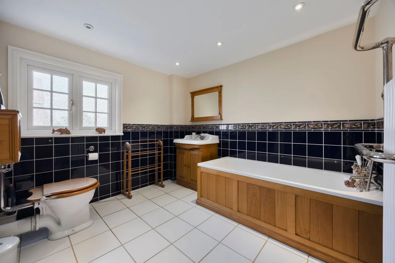 Characterful Family Home in the Centr, photo 20