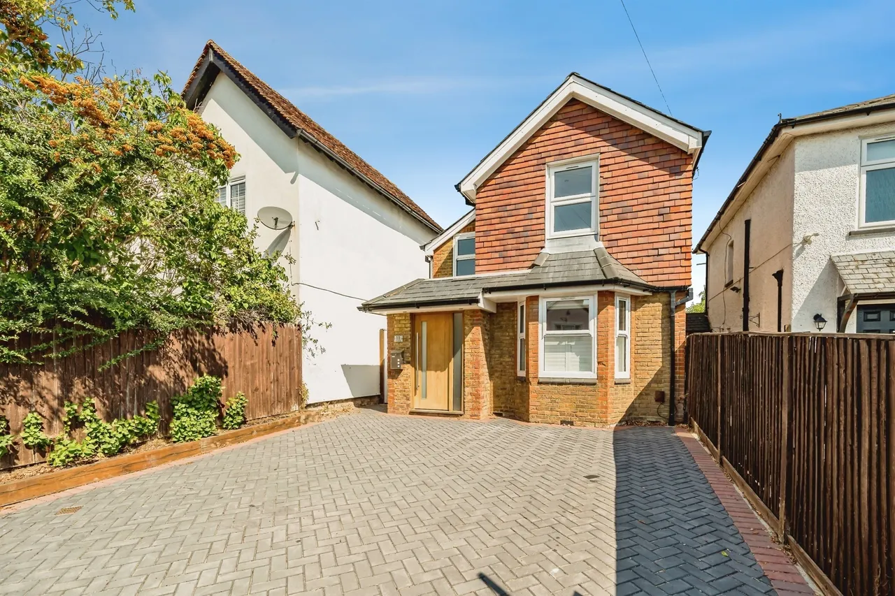 3 bed house for sale — Britwell Road, Burnham, Slough