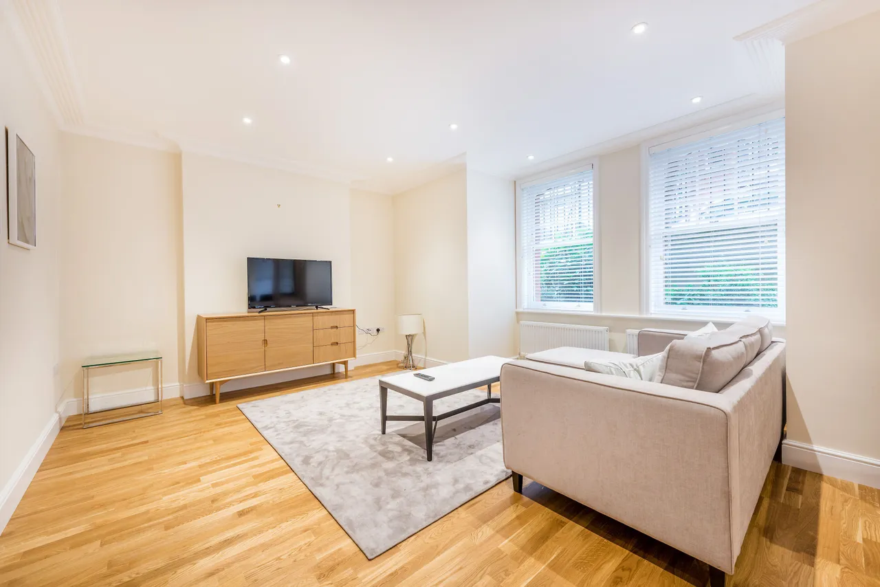 3 bed flat to rent — 41 Hamlet Gardens, London