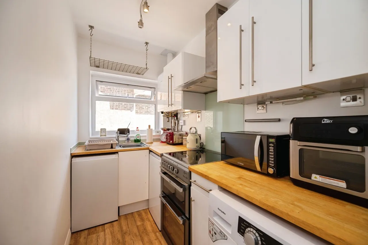 Southwood Road, Hayling Island, PO11, photo 3