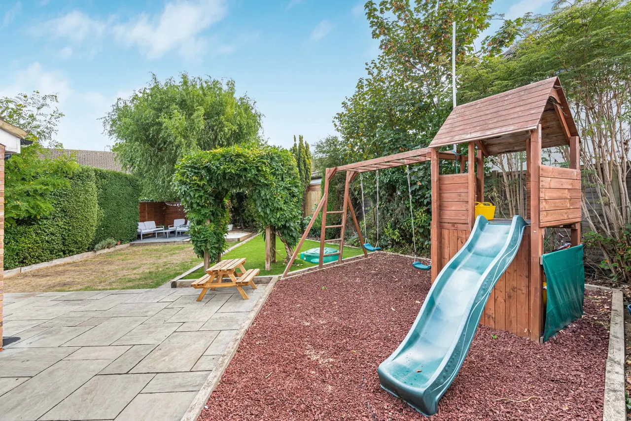 Wolsey Road, Sunbury-on-Thames, TW16, photo 23