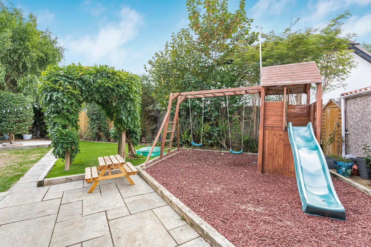 Wolsey Road, Sunbury-on-Thames, TW16, photo 22