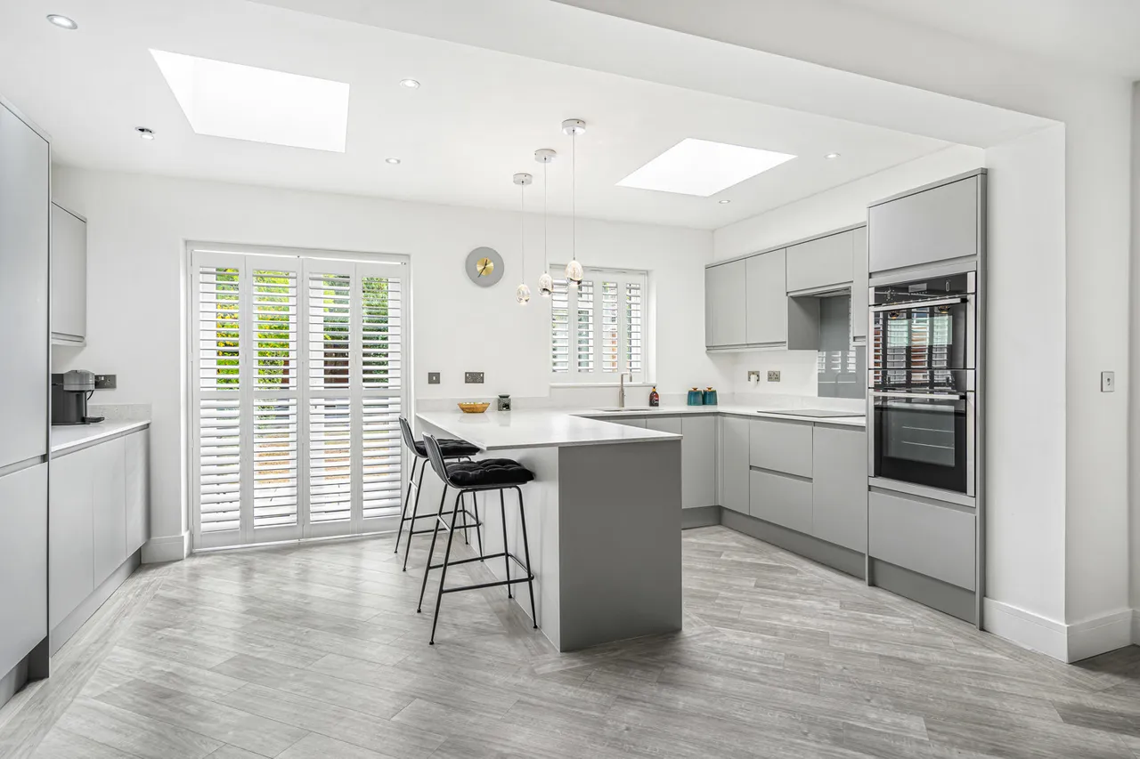 Wolsey Road, Sunbury-on-Thames, TW16, photo 3
