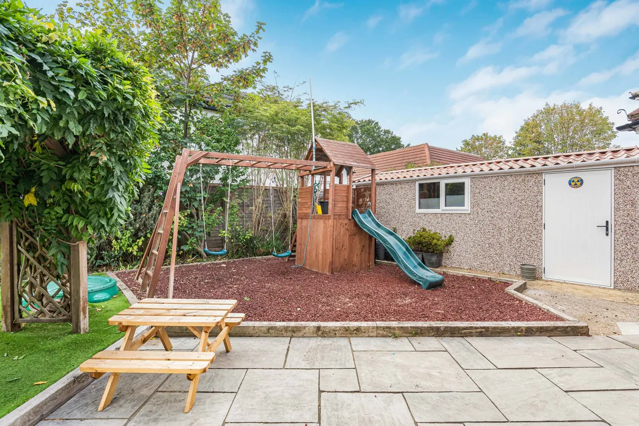 Wolsey Road, Sunbury-on-Thames, TW16, photo 24