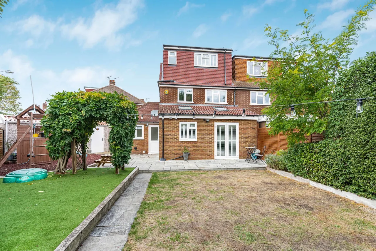 Wolsey Road, Sunbury-on-Thames, TW16, photo 25
