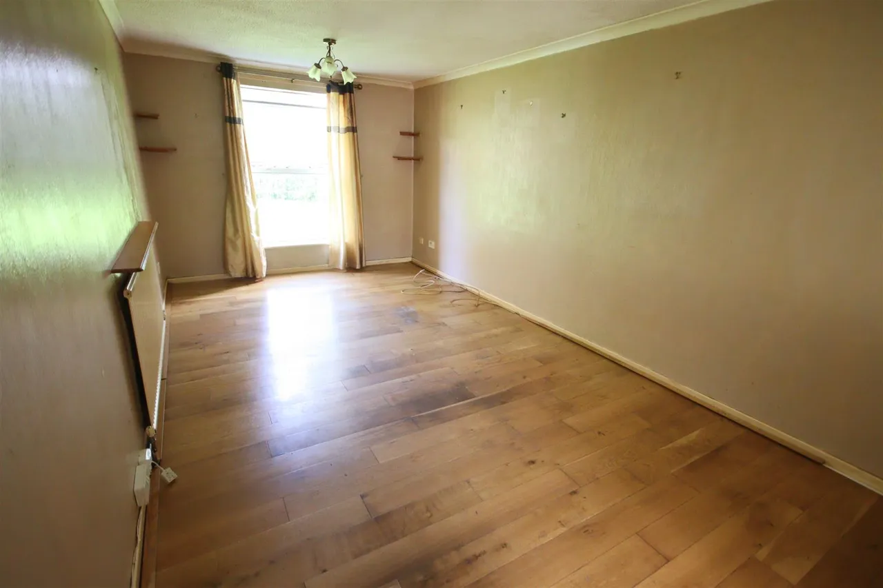 Field View, Chippenham, photo 3