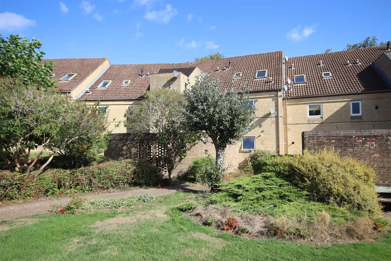 2 bed flat for sale, Field View, Chippenham