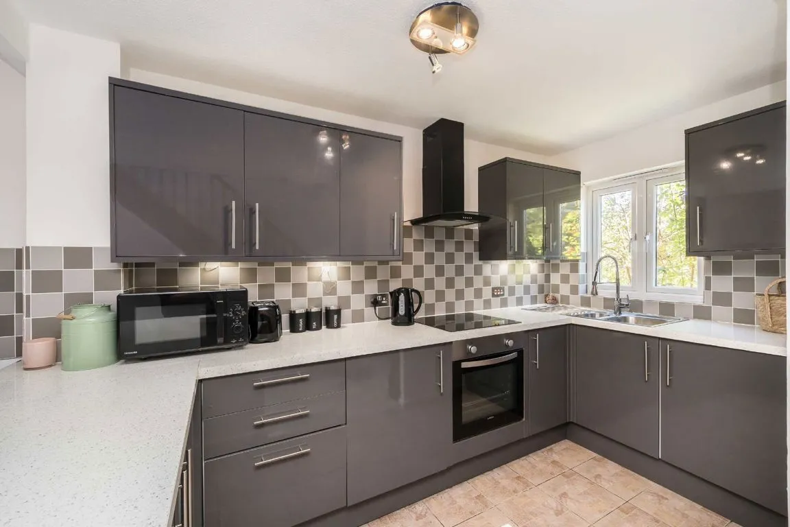 Keats Close, SW19, photo 2
