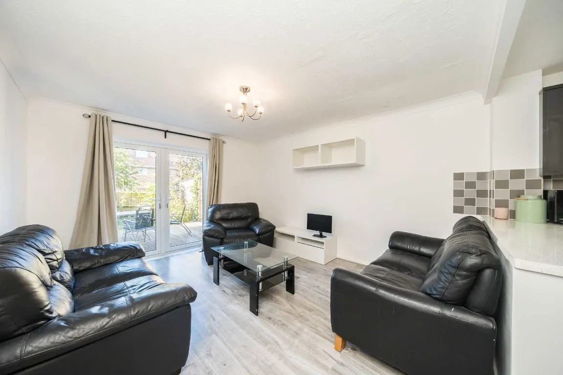 Keats Close, SW19, photo 3