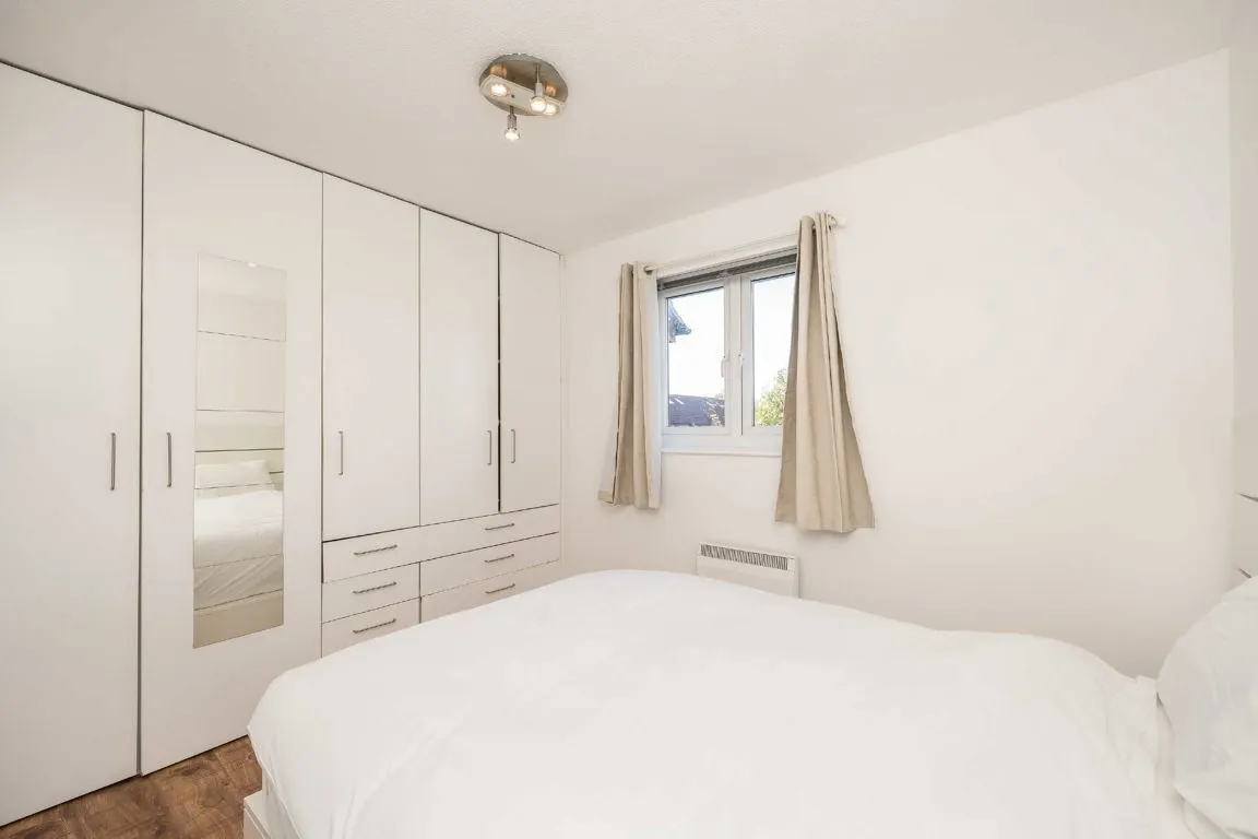 Keats Close, SW19, photo 5