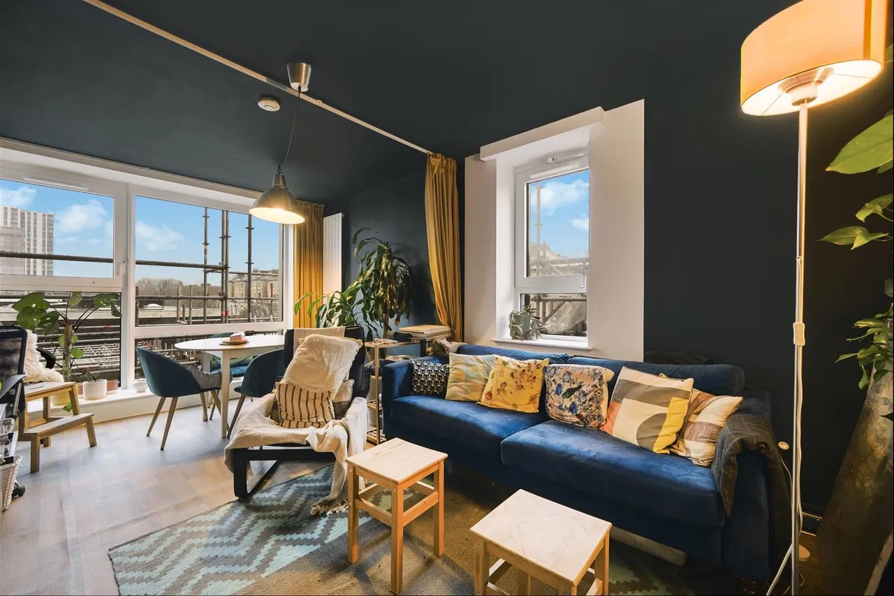 3 bed flat for sale — Adelaide Road, London