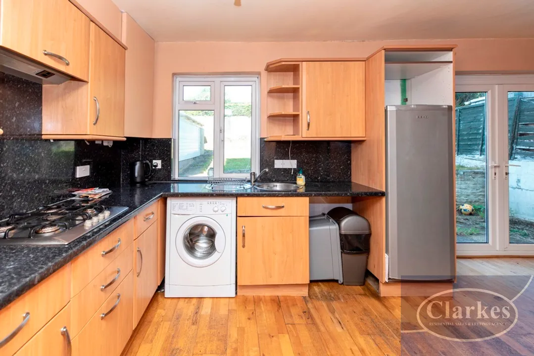 Astbury Avenue, Wallisdown, photo 3