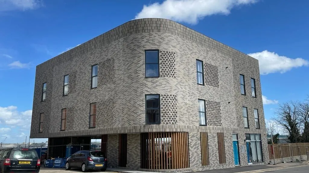 2 bed flat to rent, High Street, Northfleet, DA11