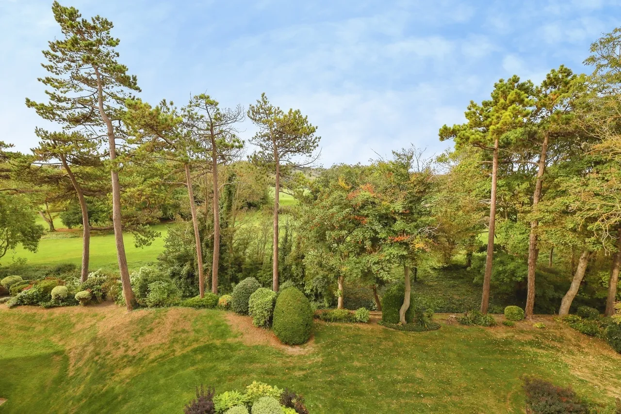 Compton Place Road, Eastbourne, BN21, photo 2