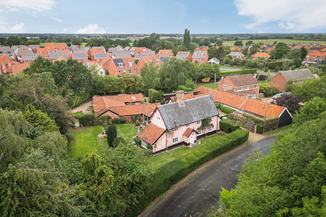 Grade II Listed Farmhouse Brimming wi, photo 15