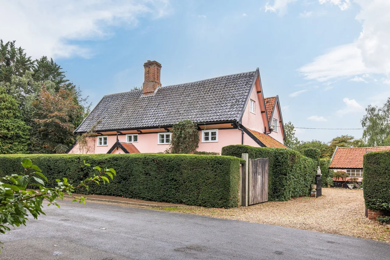Grade II Listed Farmhouse Brimming wi, photo 21