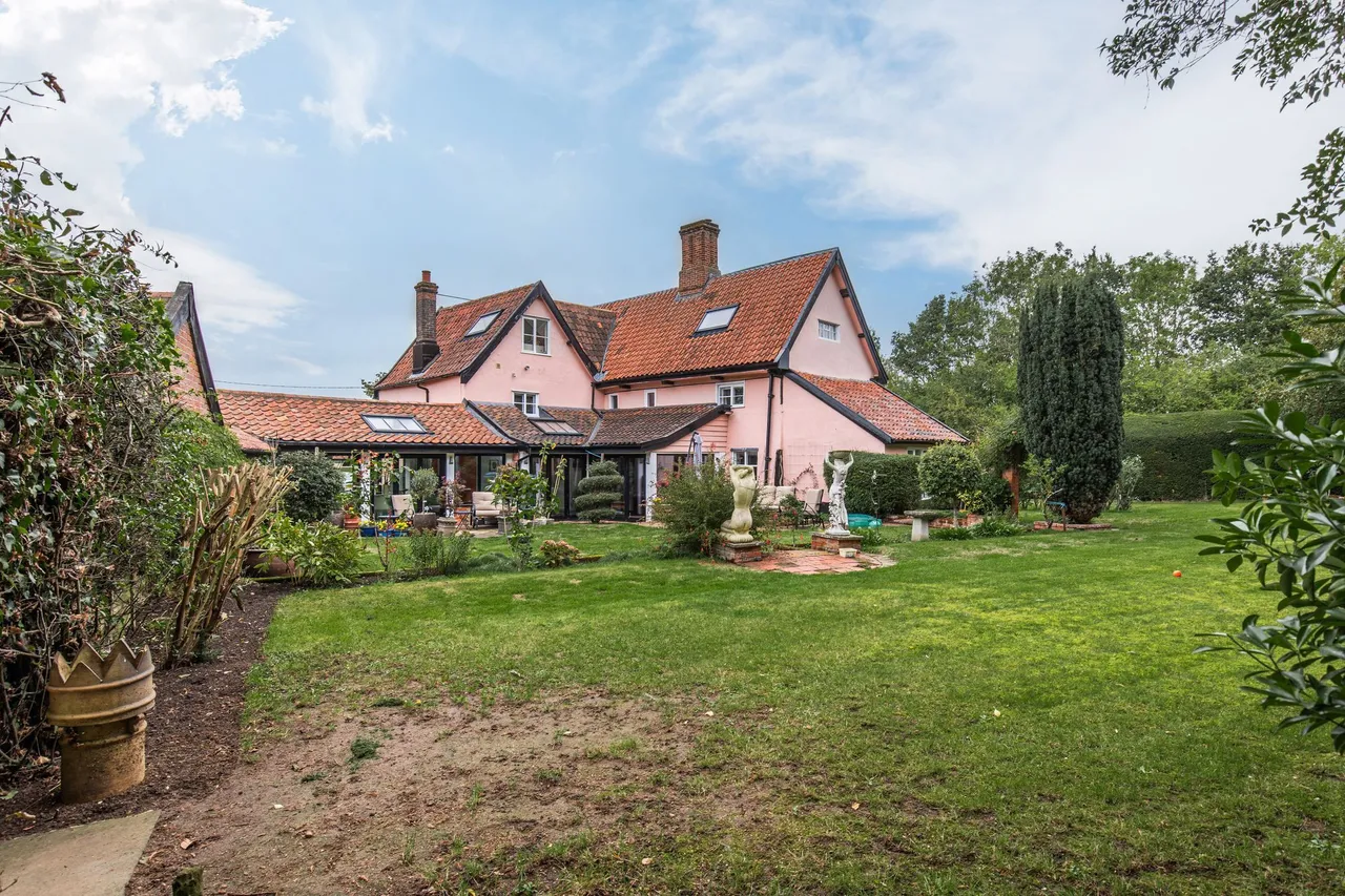 Grade II Listed Farmhouse Brimming wi, photo 19