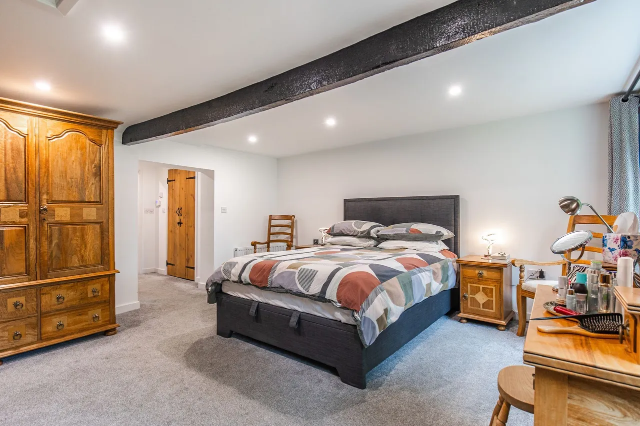 Grade II Listed Farmhouse Brimming wi, photo 9