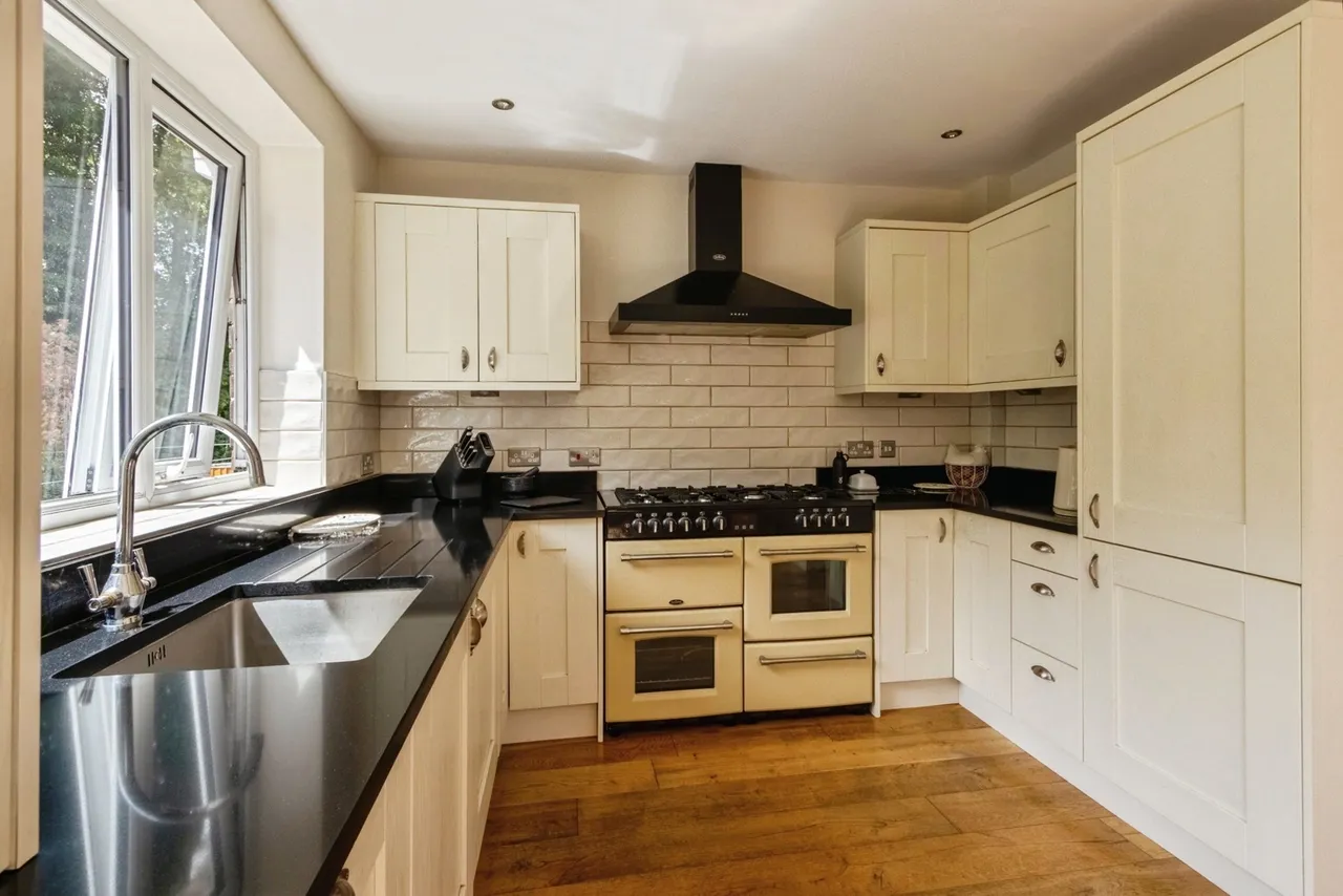 Howard Crescent, Durkar, Wakefield, West Yorkshire, WF4, photo 12