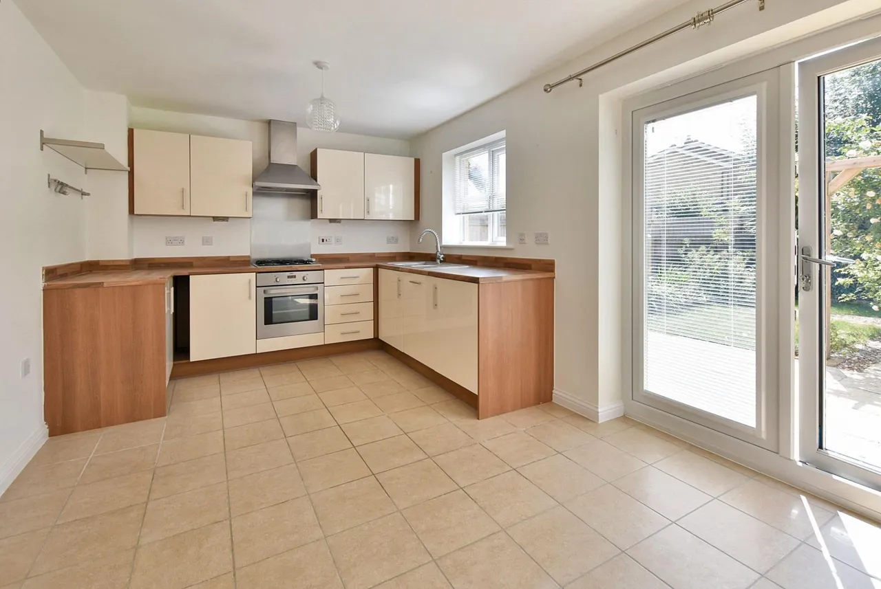 Banks Crescent, Stamford, PE9, photo 2
