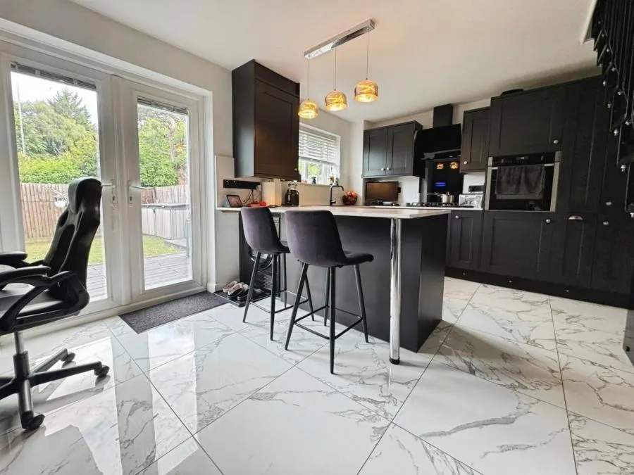 Hillview, Saunderton, HP14, photo 4
