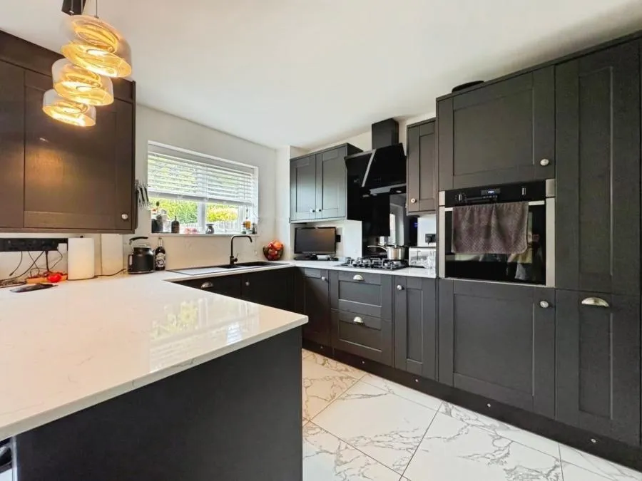 Hillview, Saunderton, HP14, photo 5
