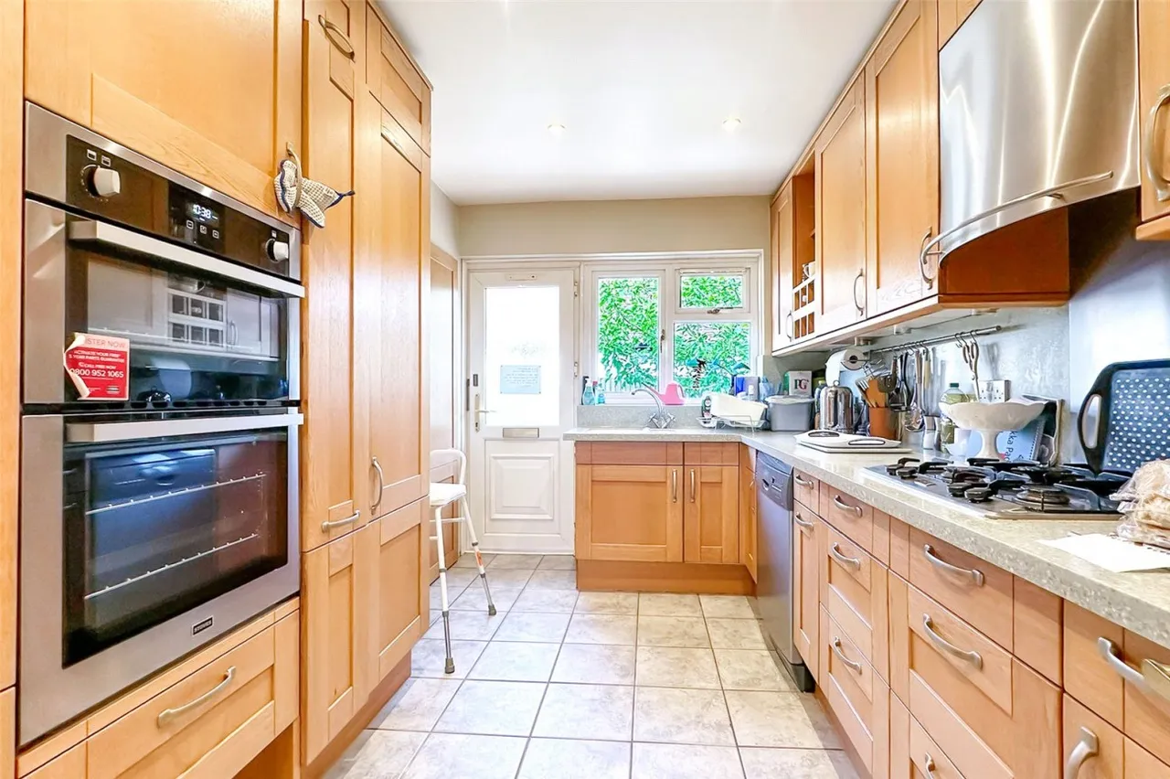 Rustington, BN16, photo 3