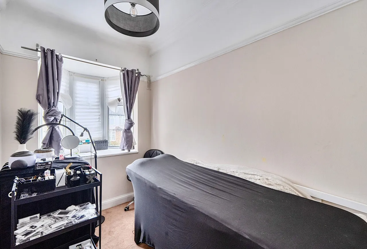 Molesey Drive, Cheam, SM3 9UU, photo 9
