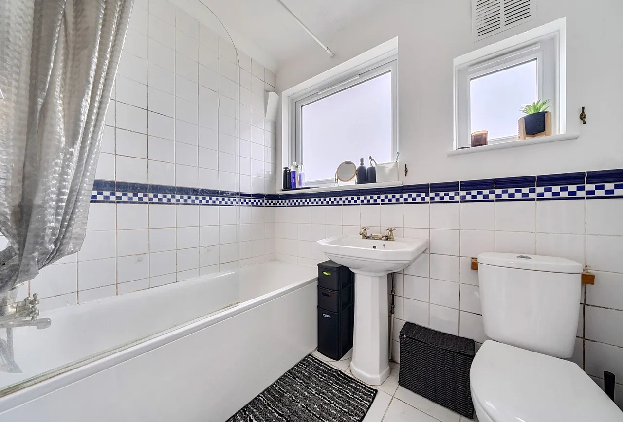 Molesey Drive, Cheam, SM3 9UU, photo 8