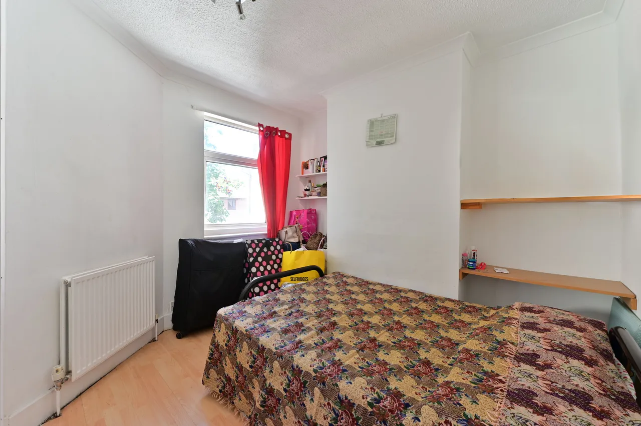 11 Kimble Road, London, photo 3