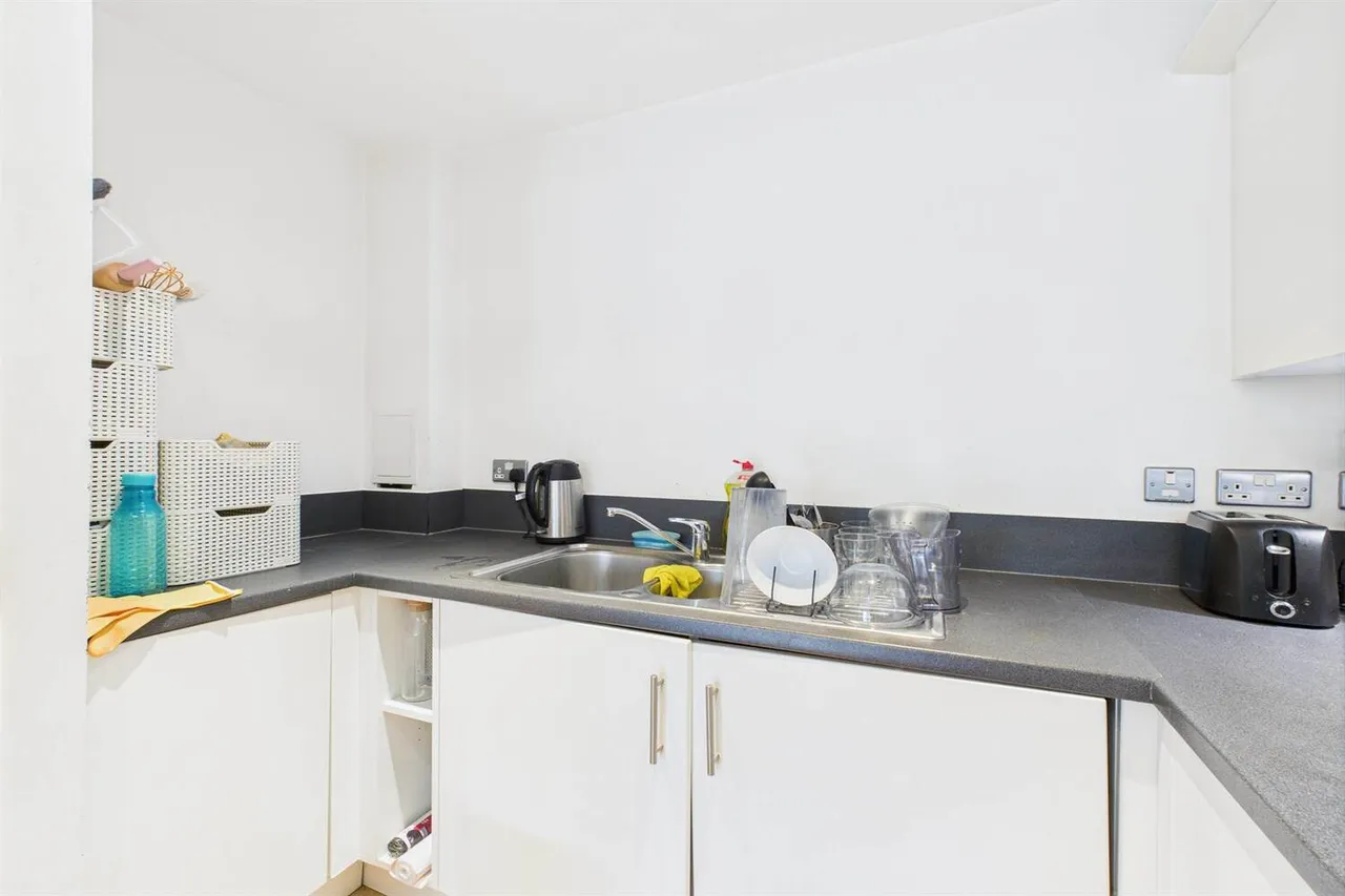 31 Chapter Way, Colliers Wood , London, SW19 2RP, photo 5