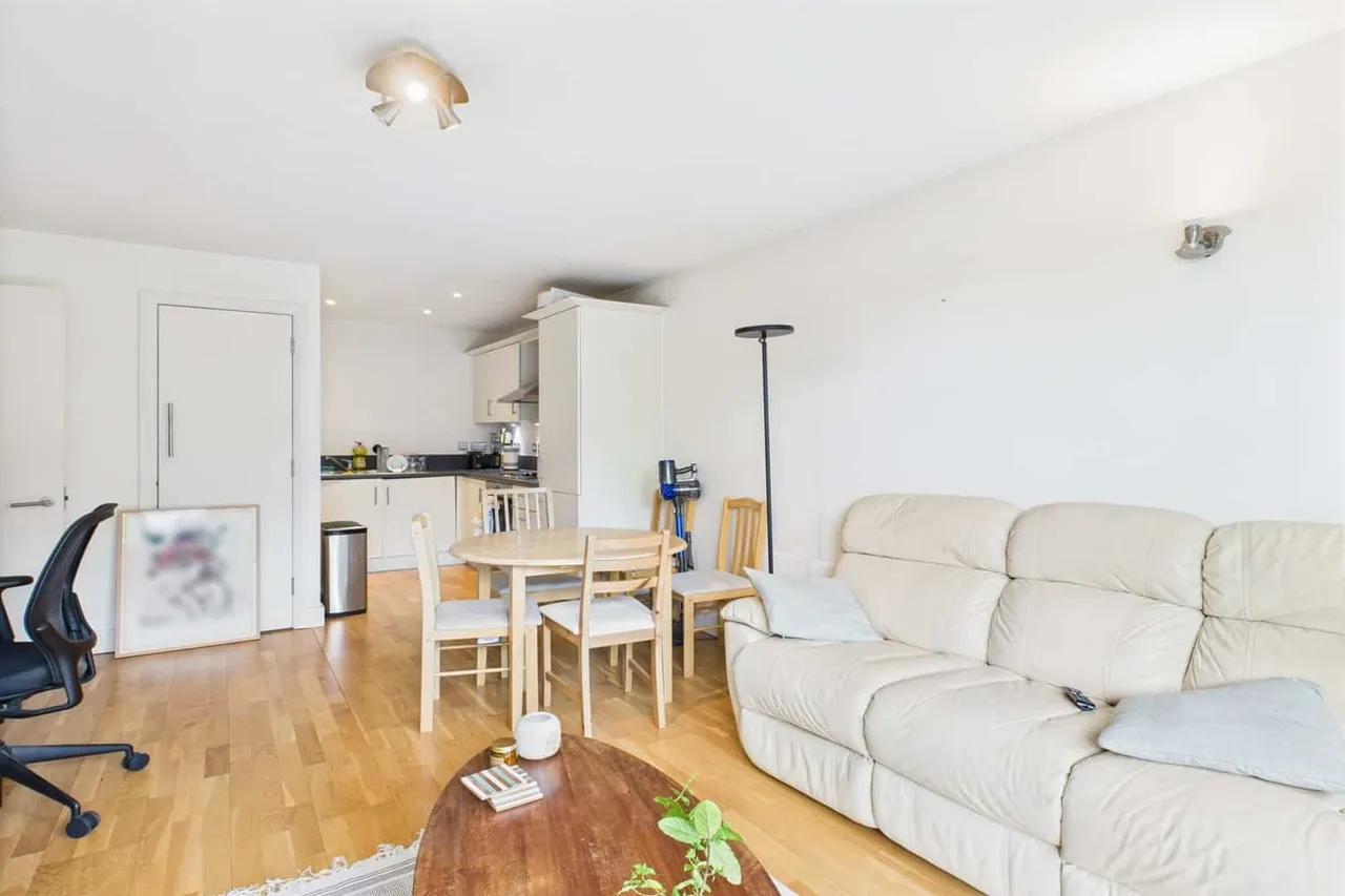 31 Chapter Way, Colliers Wood , London, SW19 2RP, photo 4