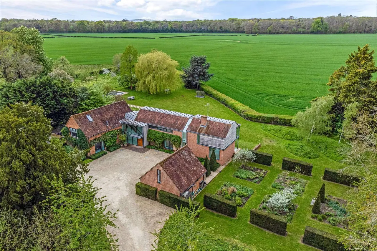 6 bed house for sale — Winter Hill Road, Cookham Dean, Maidenhead, Berkshire, SL6 6PJ