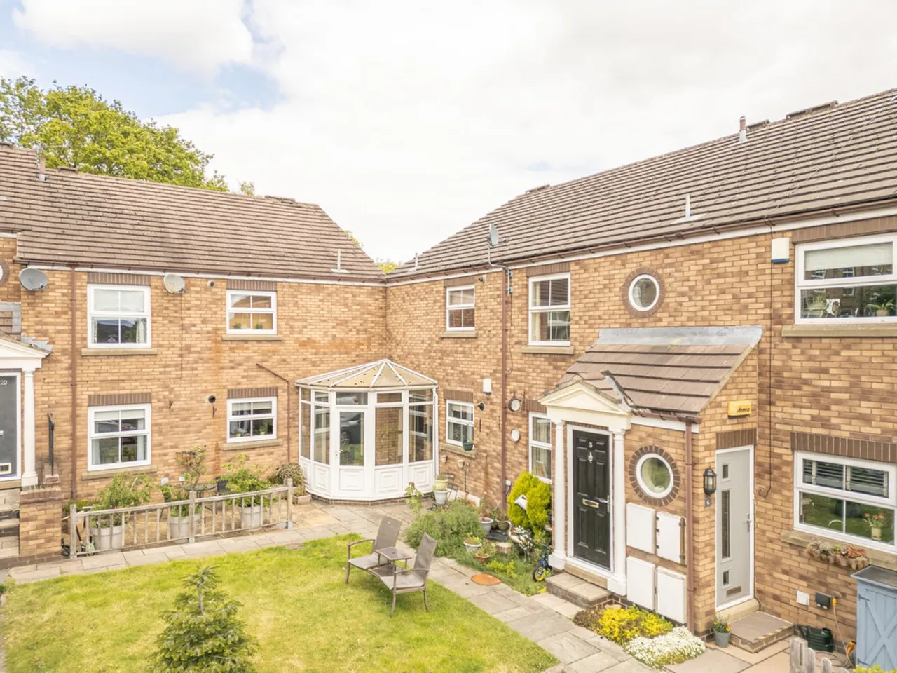 2 bed flat for sale — The Green, Bradley