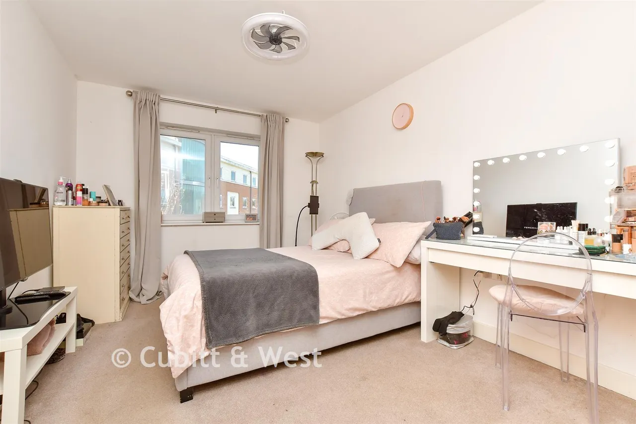 Canalside, Redhill, RH1, photo 8