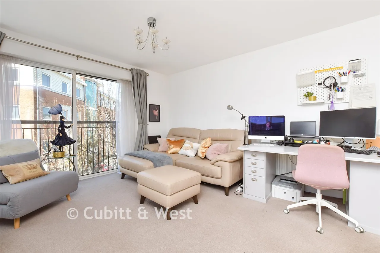 Canalside, Redhill, RH1, photo 5