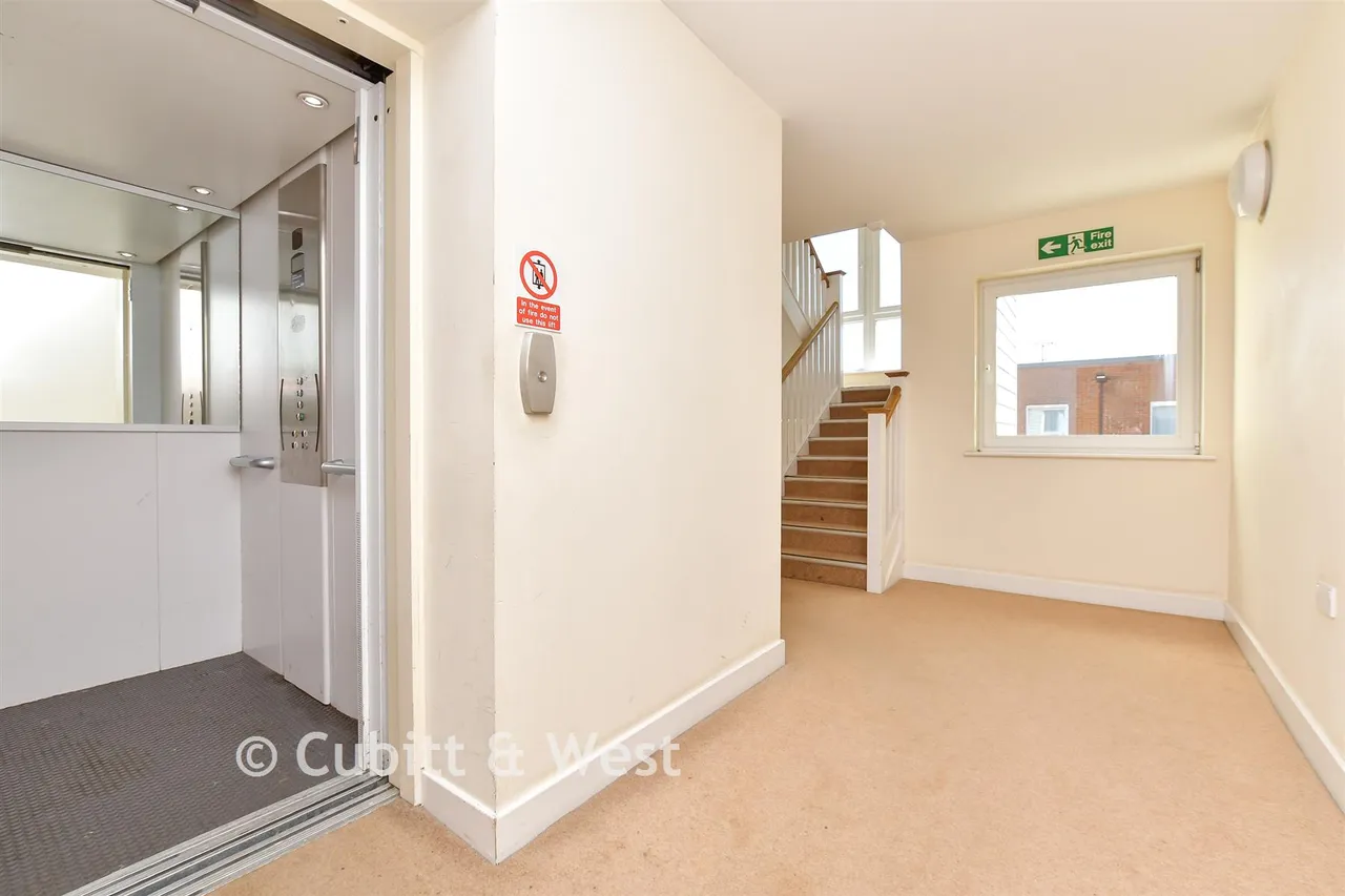 Canalside, Redhill, RH1, photo 14