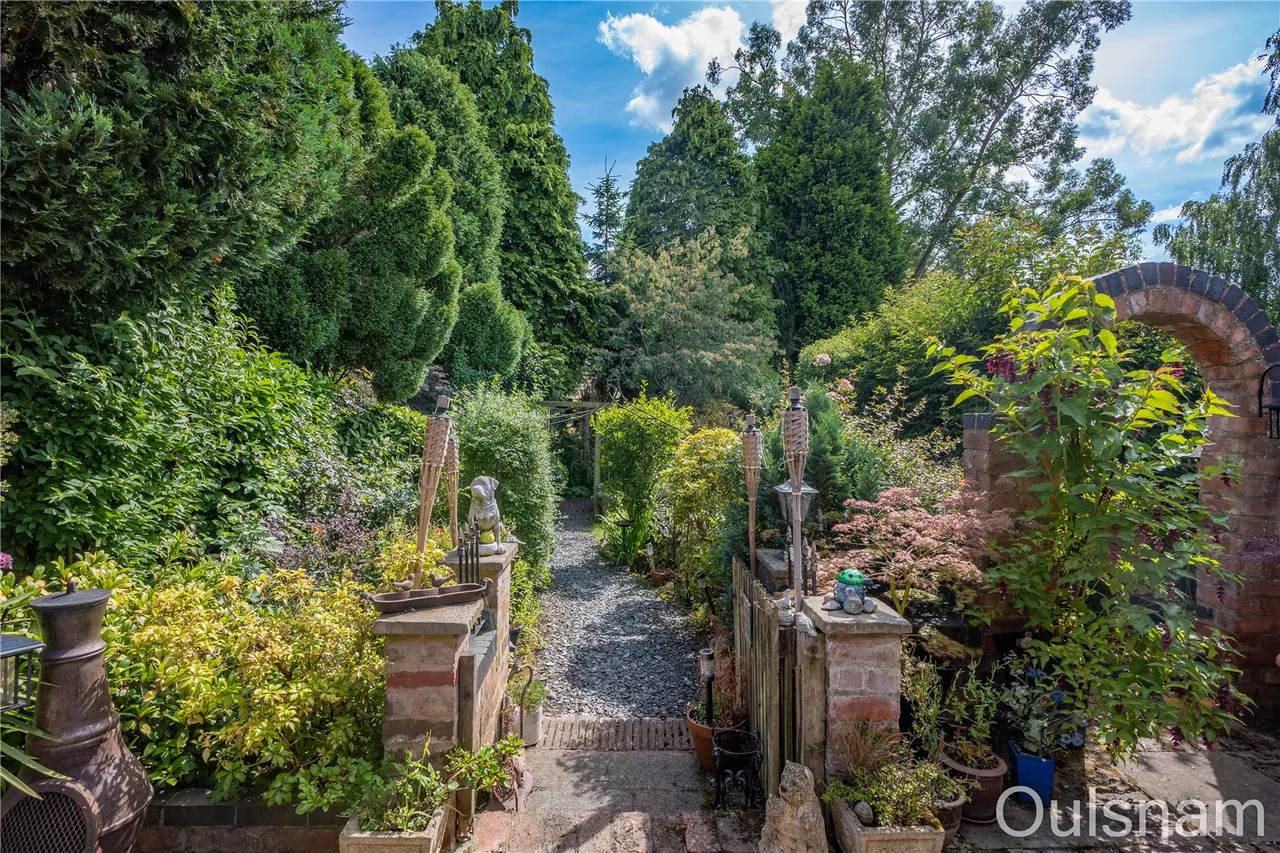Holly Road, Bromsgrove, Worcestershire, B61 8LJ, photo 2