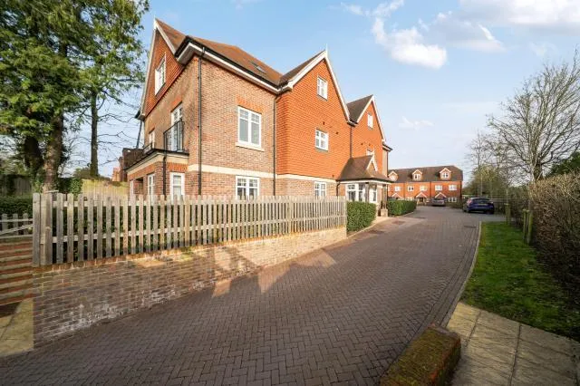Cricketers Close, Bagshot, GU19, photo 22