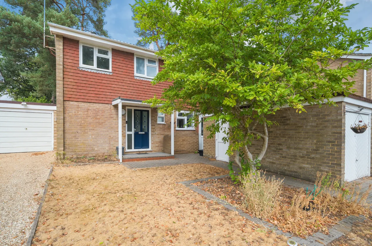 3 bed house for sale, Oak Tree Road, Whitehill, GU35