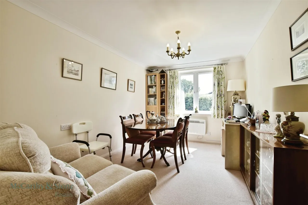 Wilmslow Road, Handforth, SK9, photo 12