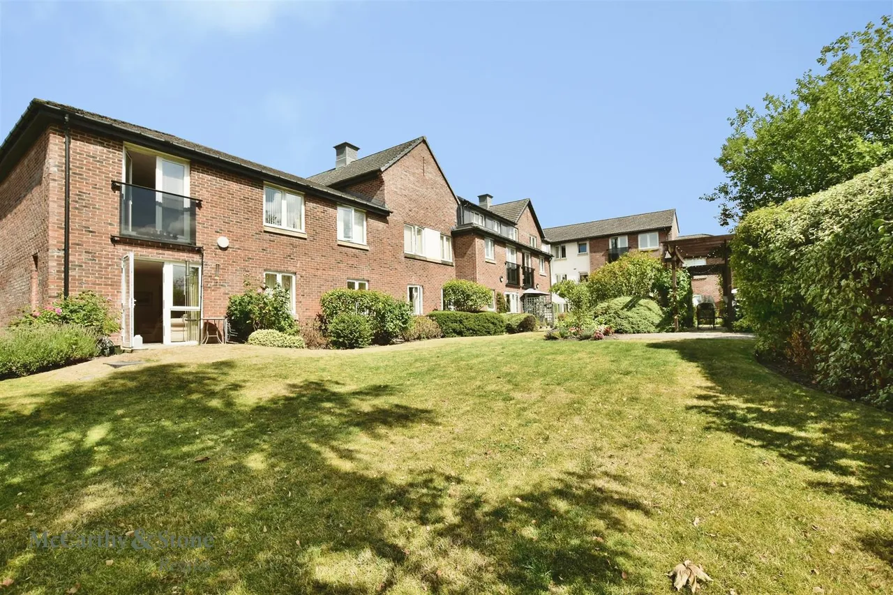 Wilmslow Road, Handforth, SK9, photo 22