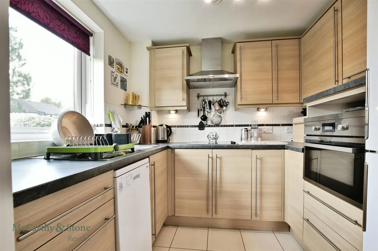 Wilmslow Road, Handforth, SK9, photo 6