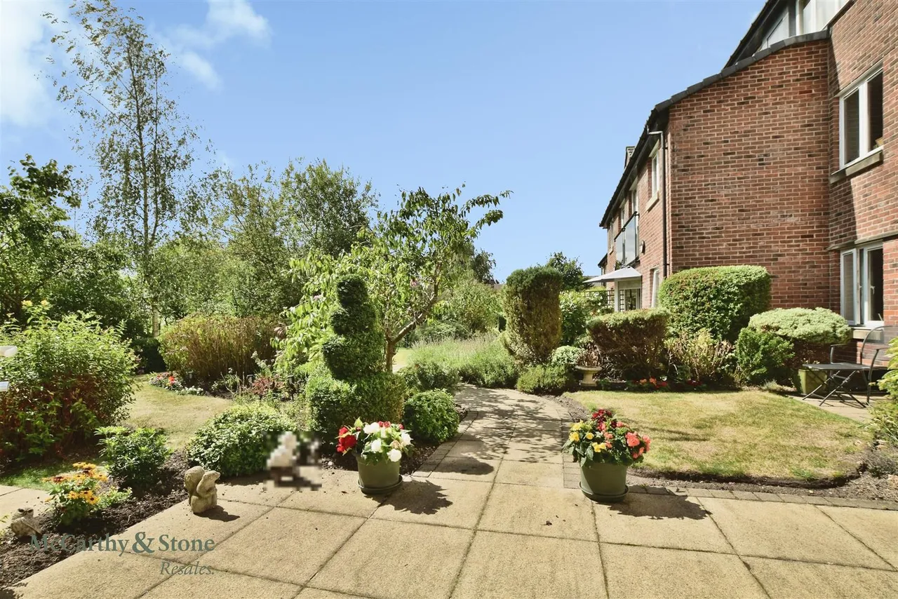 Wilmslow Road, Handforth, SK9, photo 21