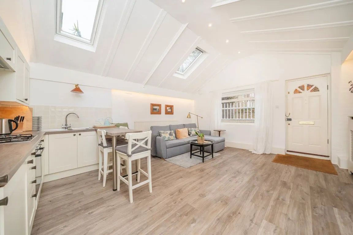 The Avenue, W4, photo 2