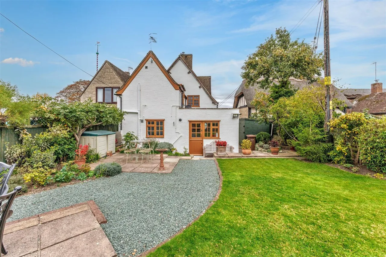 Main Street, Offenham, WR11, photo 22