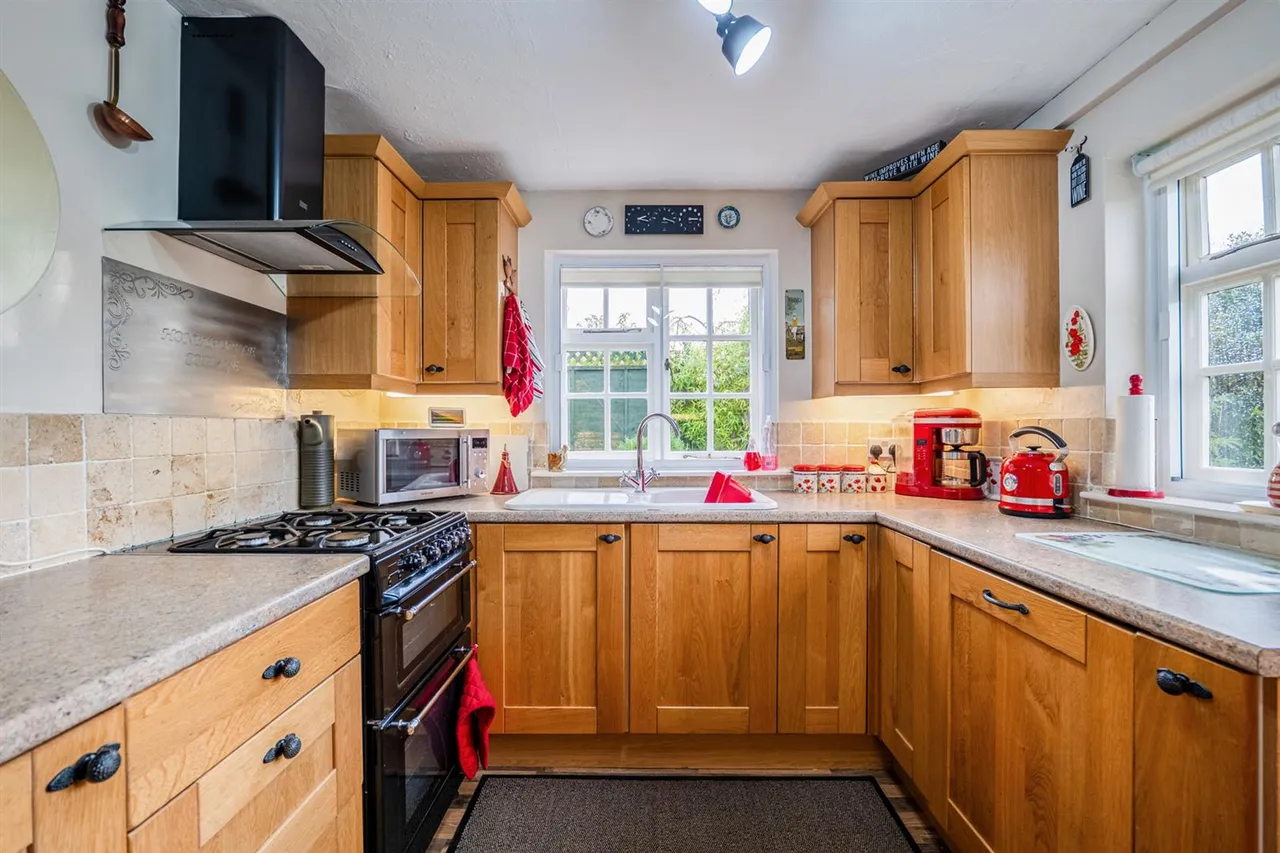 Main Street, Offenham, WR11, photo 8