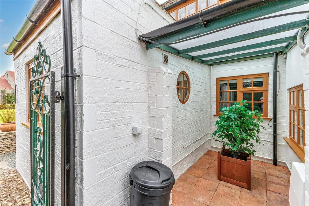 Main Street, Offenham, WR11, photo 20